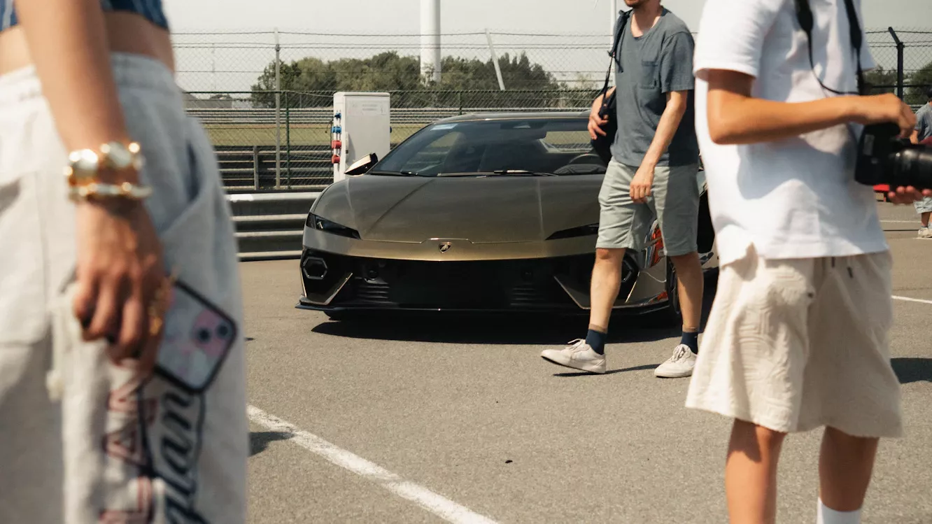 Warum Jugendliche Sportwagen fahren wollen