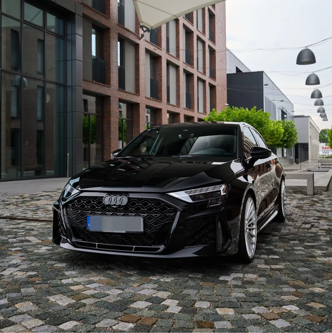Sportwagen-Cockpit mit Sportlenkrad – modernes RS3-Innenraum-Feeling