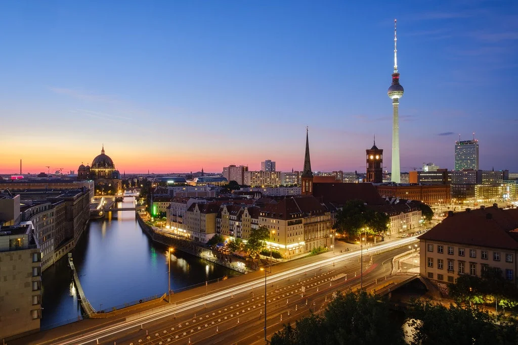 Berliner Skyline mit dem Fernsehturm am Alexanderplatz