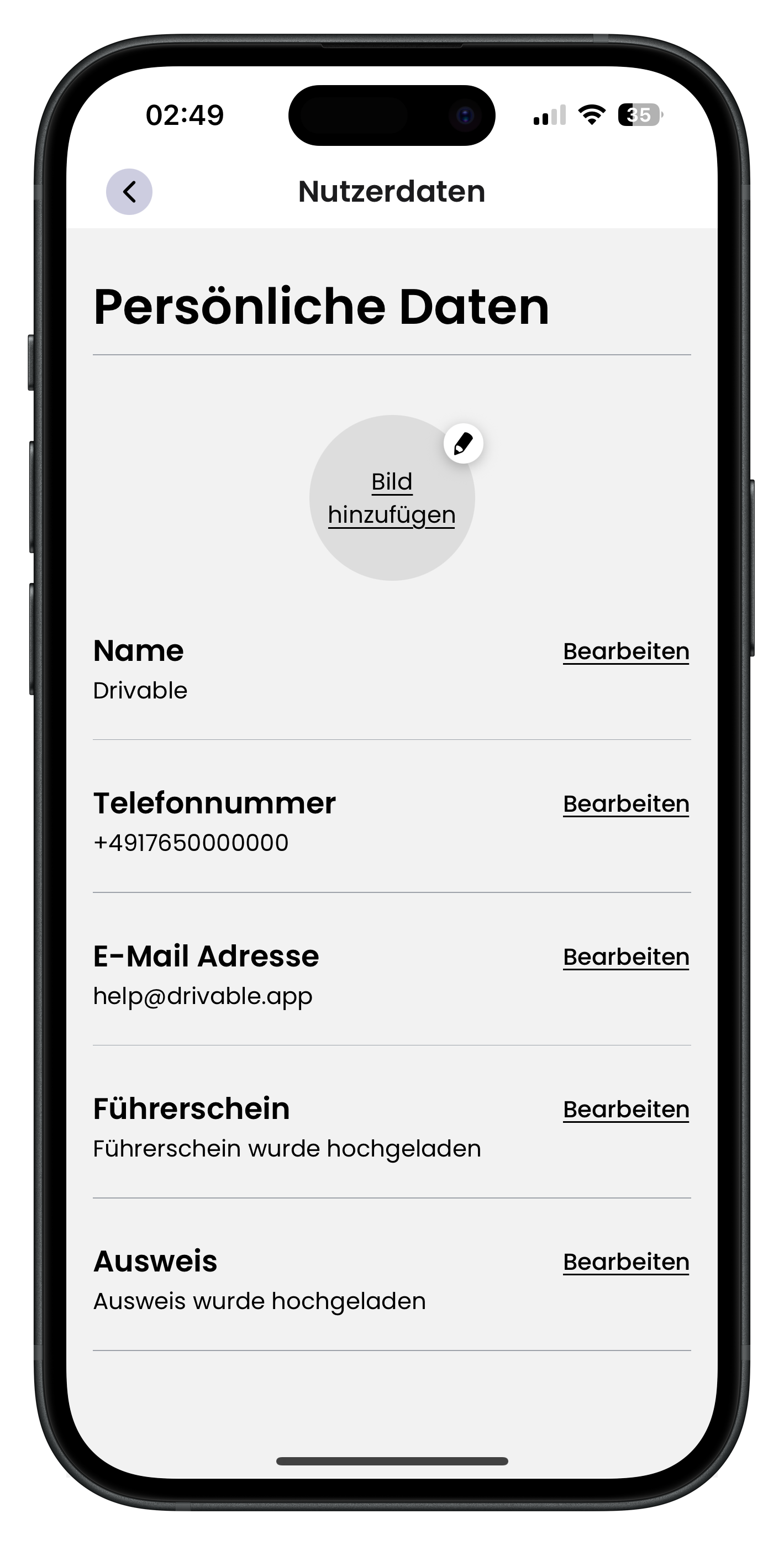 Persönliche Daten mit Name, Kontakt, Führerschein und Ausweis — jeweils mit Bearbeiten-Option