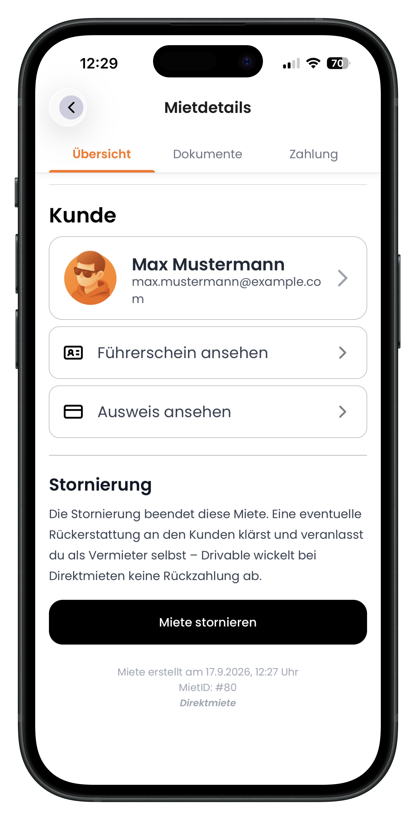 Übersicht mit Kundenkarte, Führerschein- und Ausweis-Ansicht sowie Stornierungsbereich