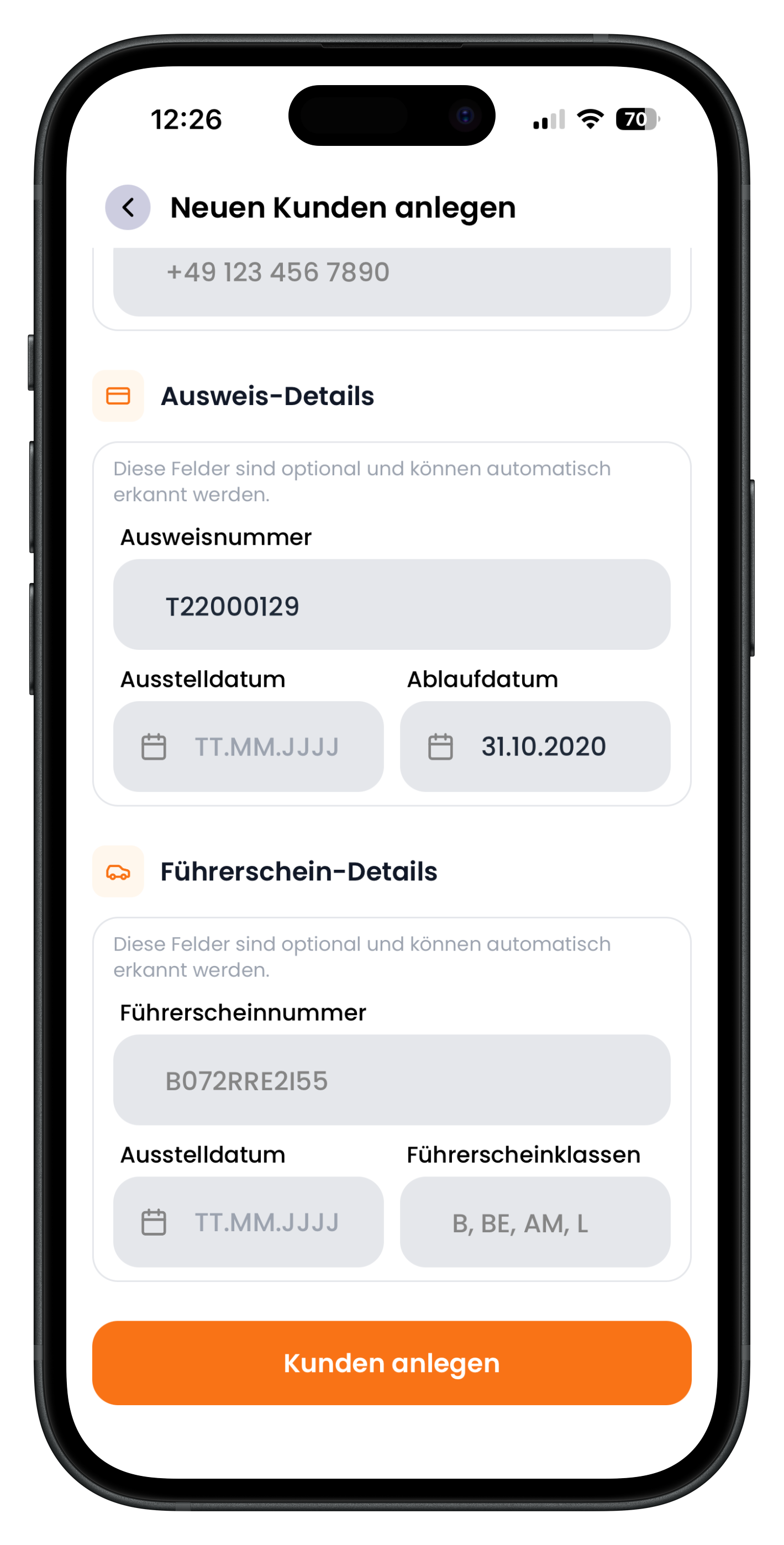 Ende des Formulars mit Führerschein-Details und Button Kunden anlegen