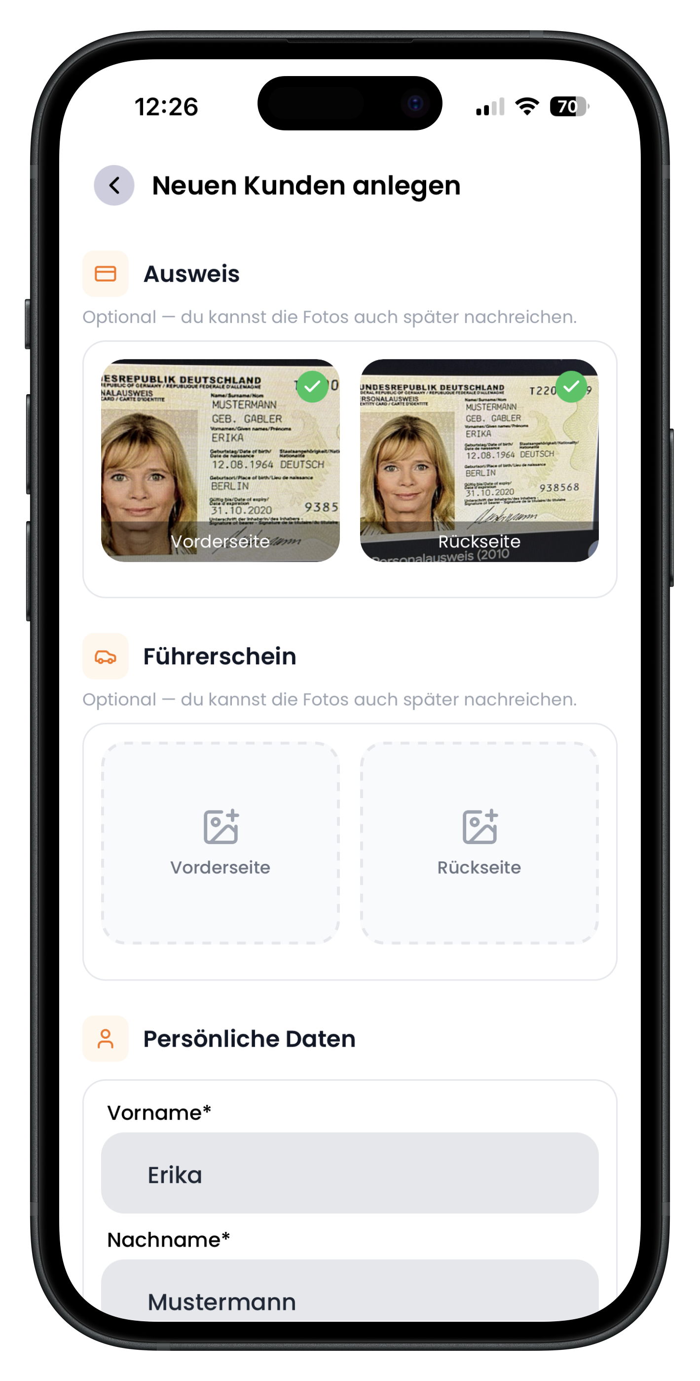Formular mit den Abschnitten Ausweis und Führerschein, beide als optional markiert