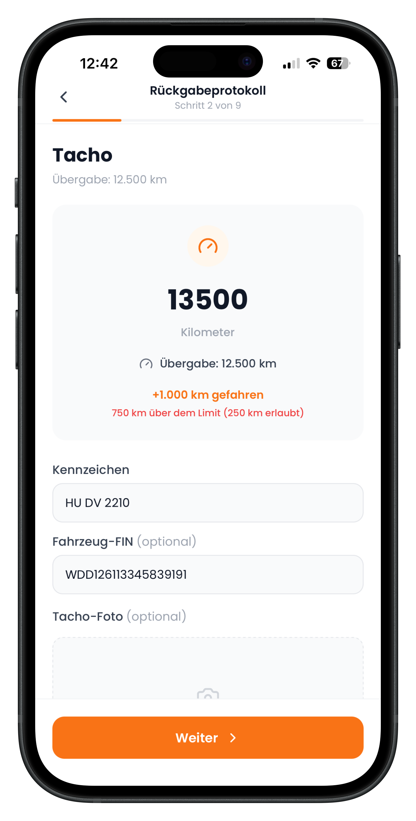 Tacho-Schritt mit Übergabewert 12.500 km, plus 1.000 km gefahren und Warnung 750 km über dem Limit
