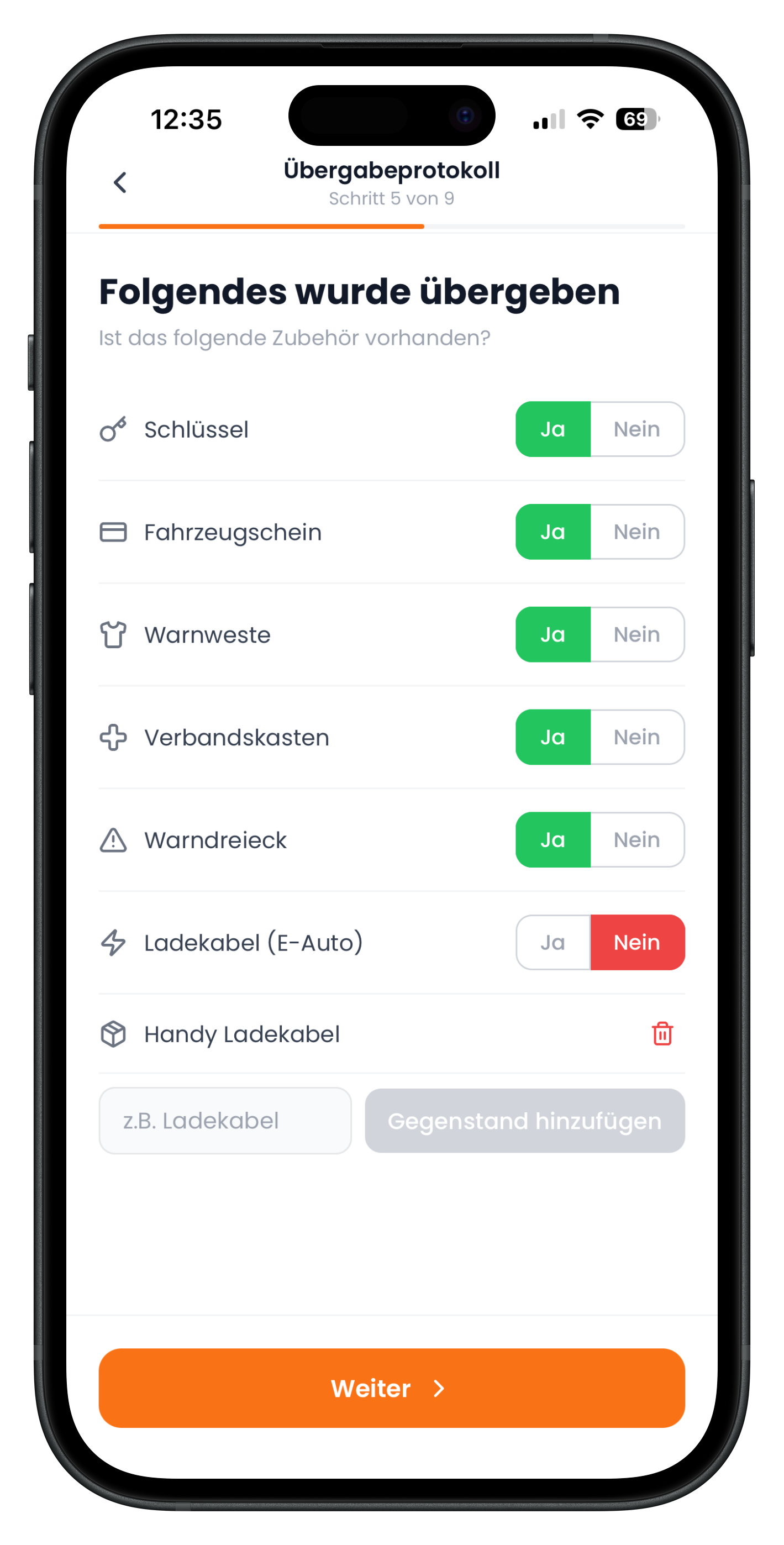 Schritt 5 mit Ja-Nein-Schaltern für Zubehör und einem selbst hinzugefügten Handy-Ladekabel