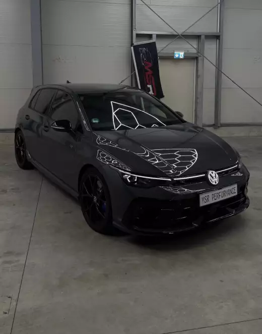 VW Golf 8 R mieten Akrapovic Sportwagen mieten 320 PS 19 Jahren