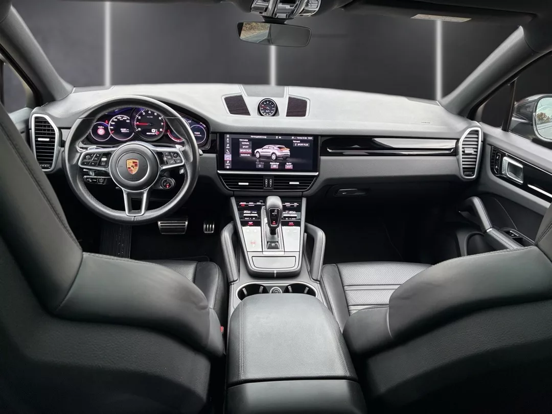 Porsche Cayenne S Coupé Innenraum mit Lederausstattung mieten