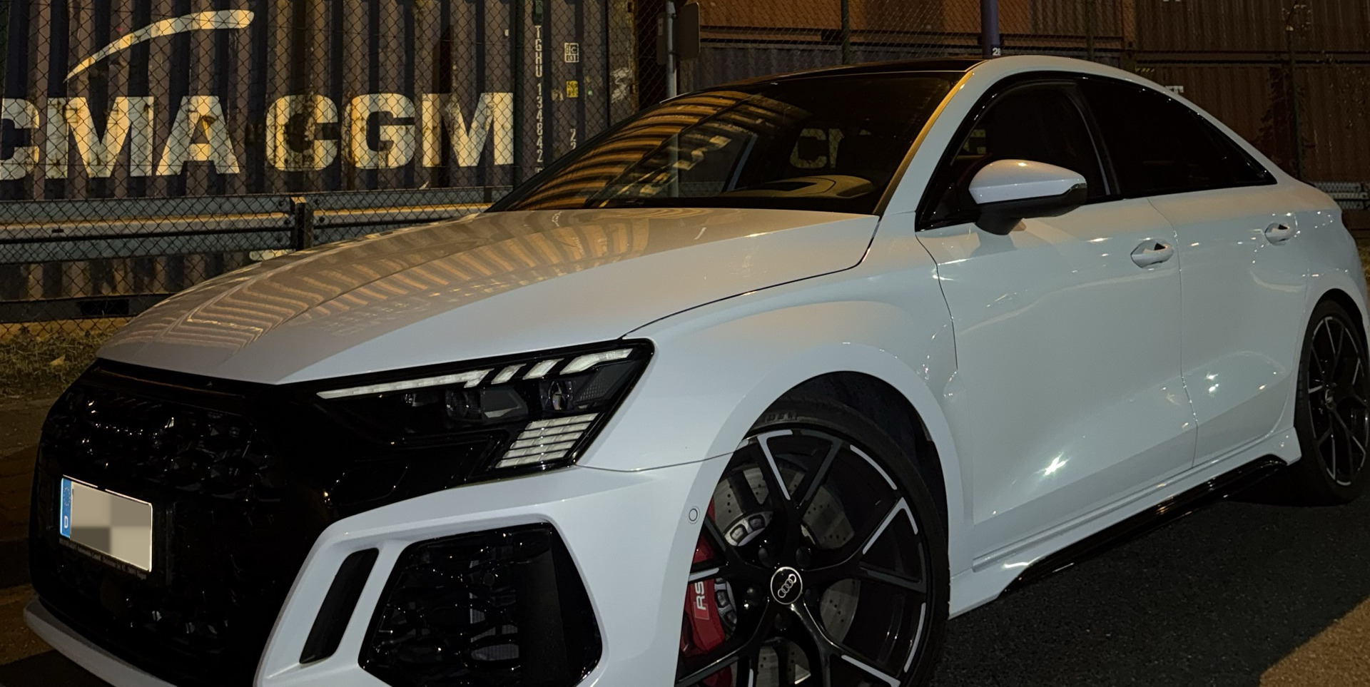 2023 Audi RS 3 Limousine | +50KM NEUKUNDENBONUS mit 400PS, Automatik, 3.8s (0-100) - Mieten in Duisburg