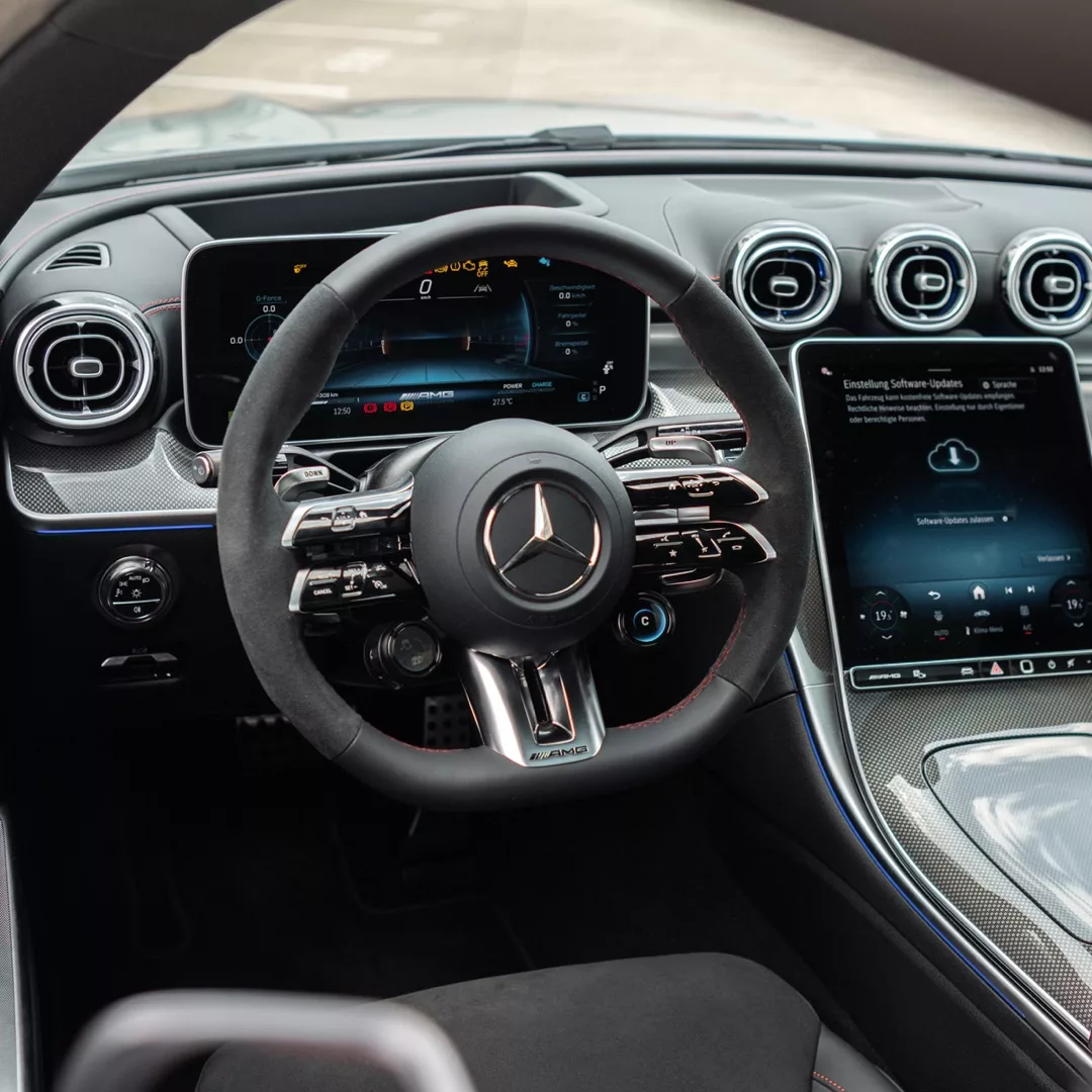Mercedes Cle 53 Cockpit mit digitalen Anzeigen mieten