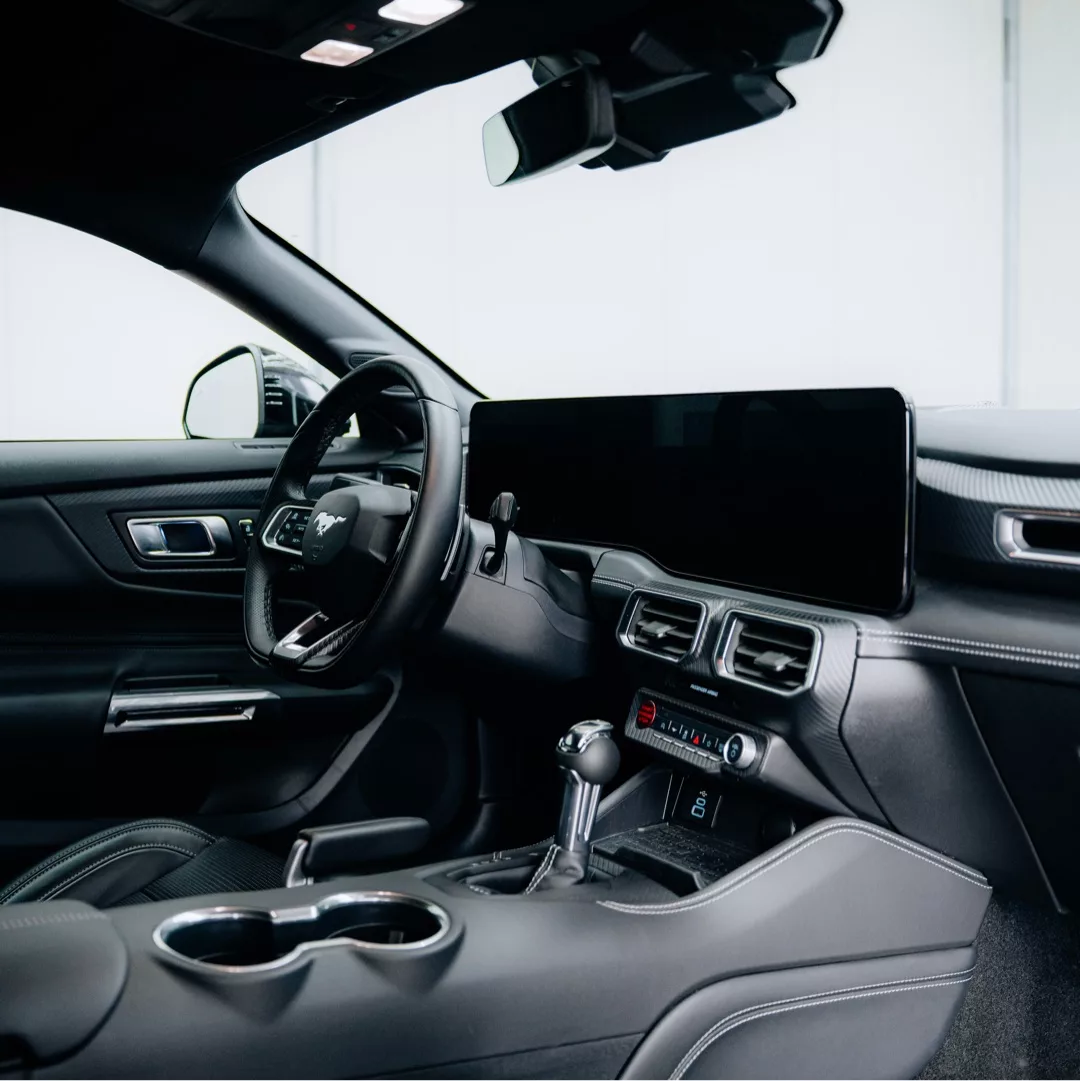 Ford Mustang GT V8 Innenraum mit Lederausstattung mieten.