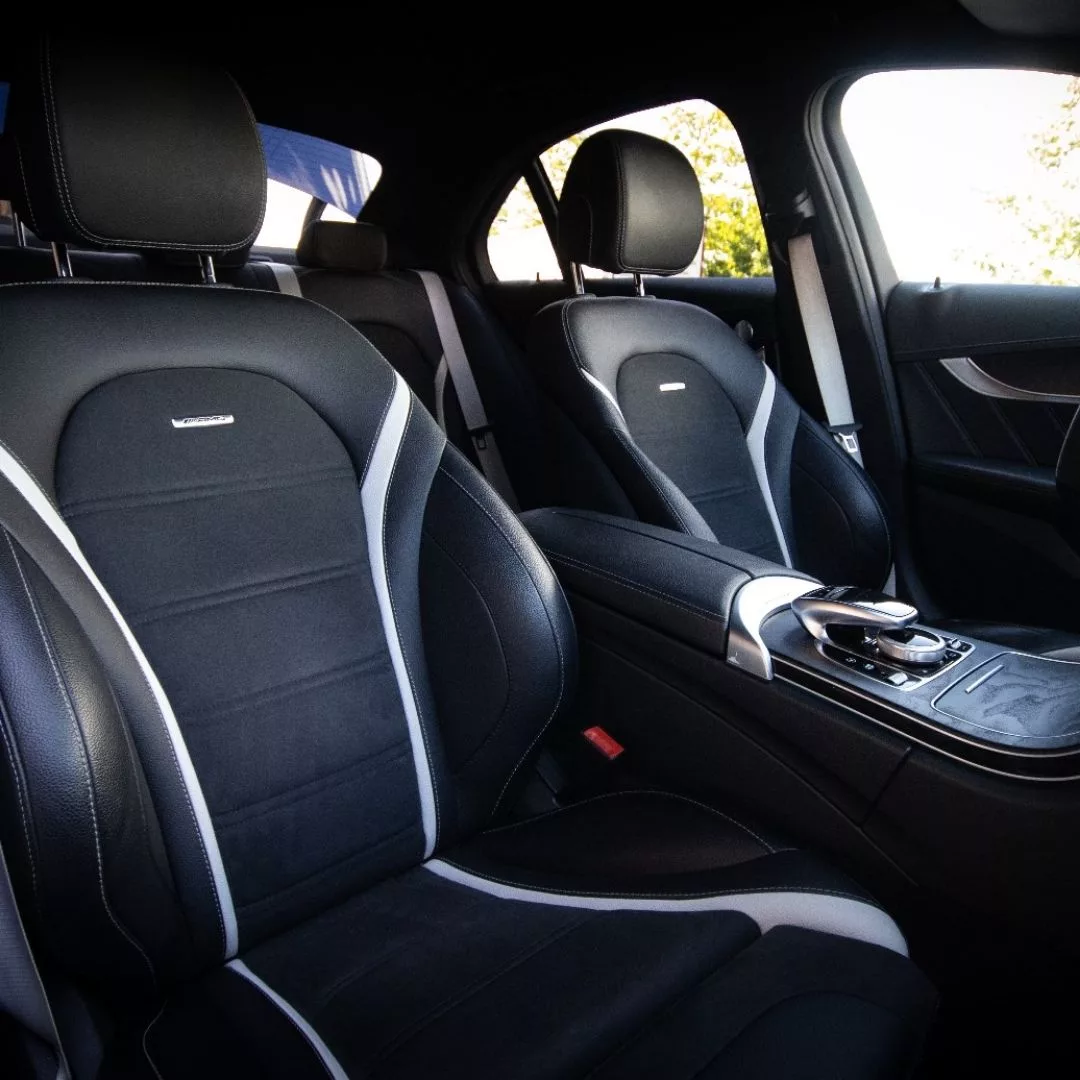 Mercedes Benz c63s AMG Innenraum mit Sportsitzen mieten