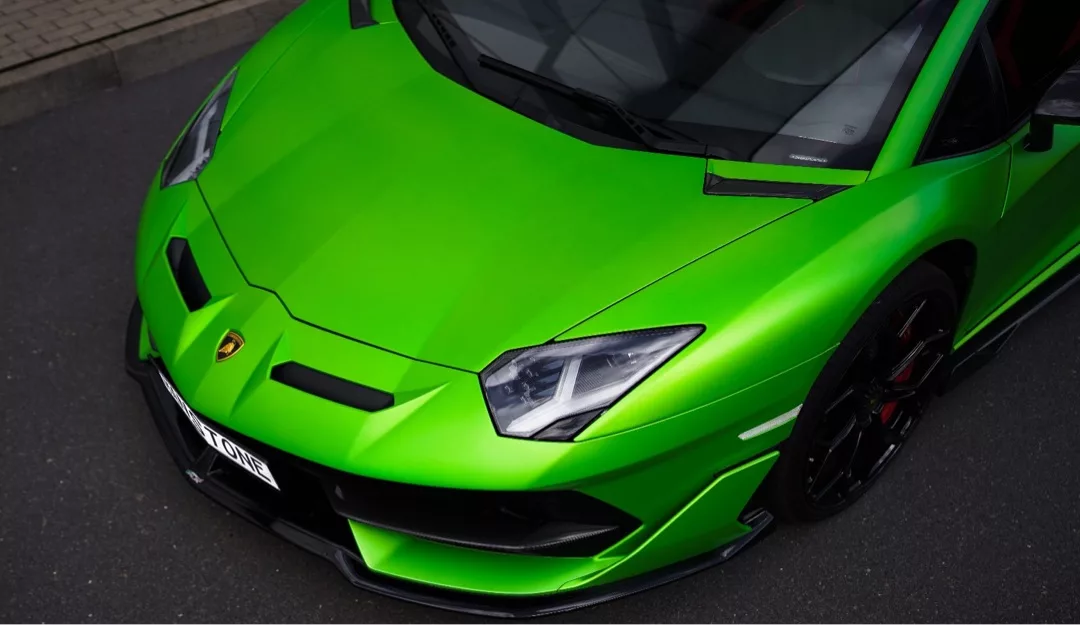 Lamborghini Aventador SVJ Coupé in Grün von oben mieten