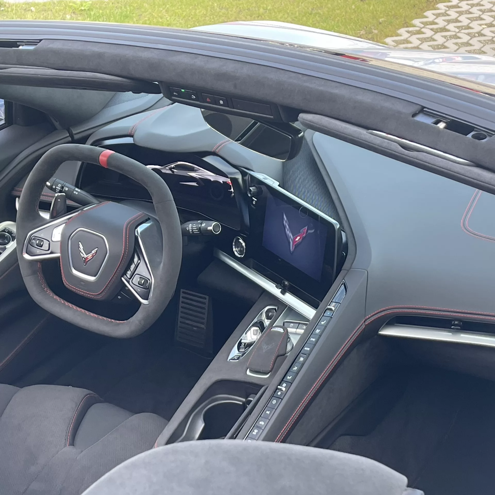 Corvette C8 Cabrio Innenraum aus der Vogelperspektive mieten