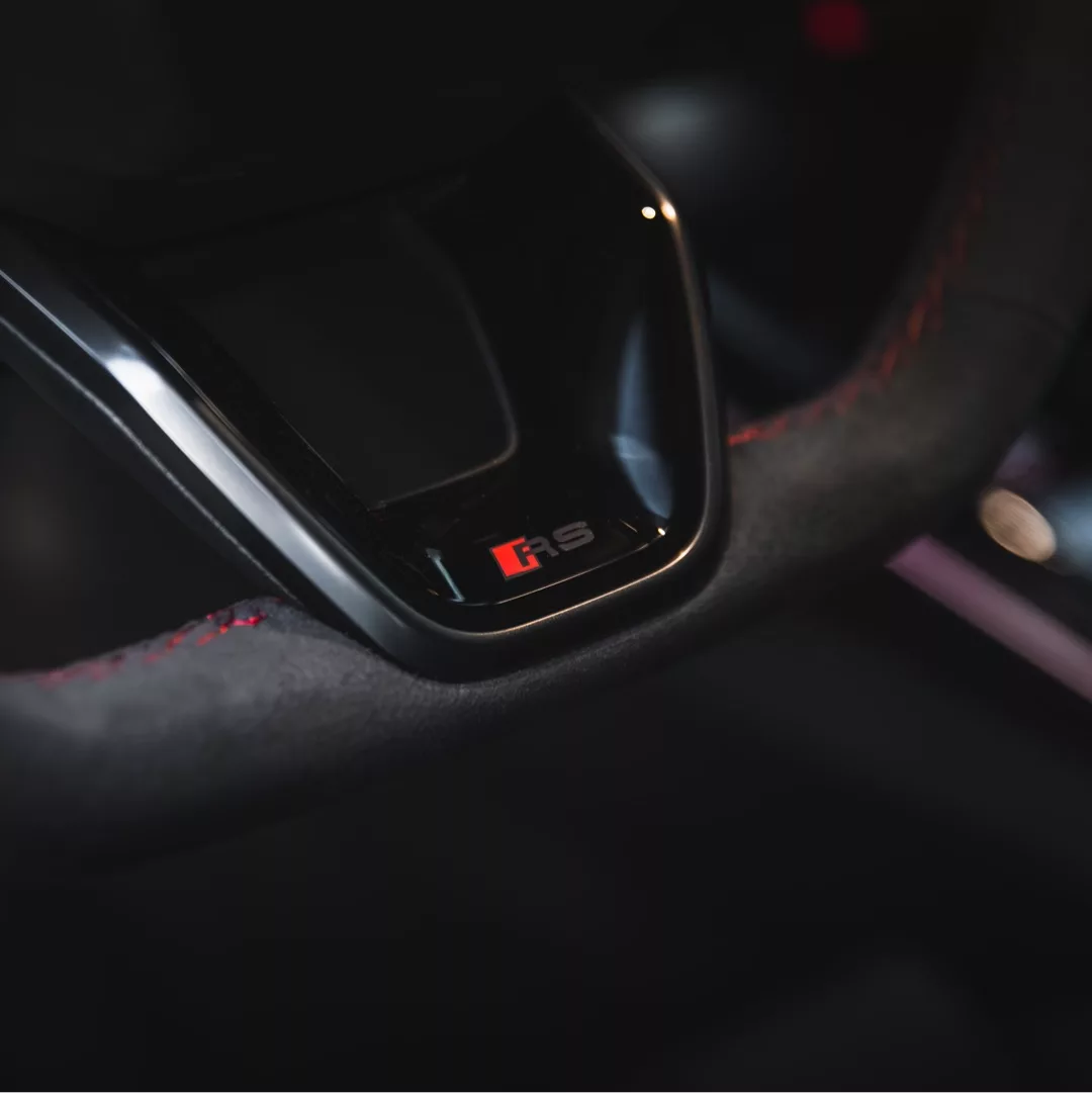 Audi RS3 Limousine Facelift 2025 Lenkraddetail mieten