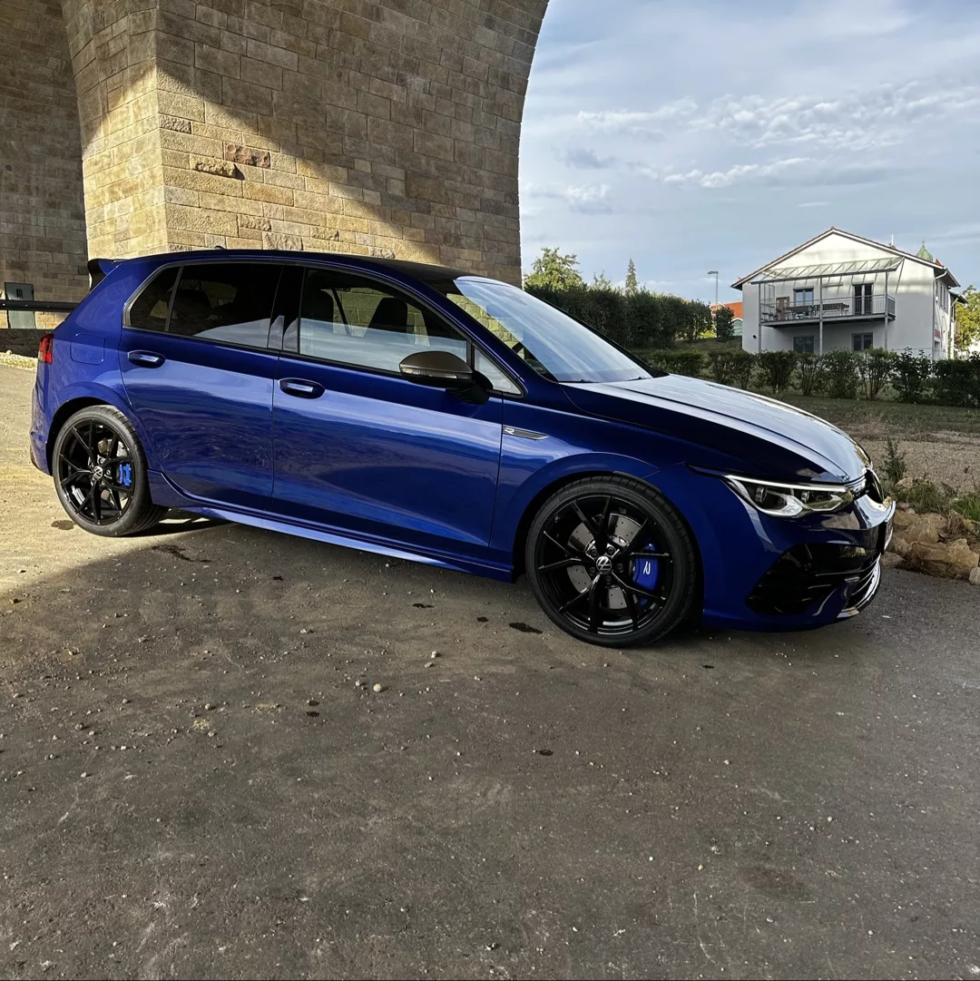 2023 VW Golf 8 R Performance Akrapovic mit 333PS, Automatik, 4.6s (0-100) - Mieten in Attenkirchen