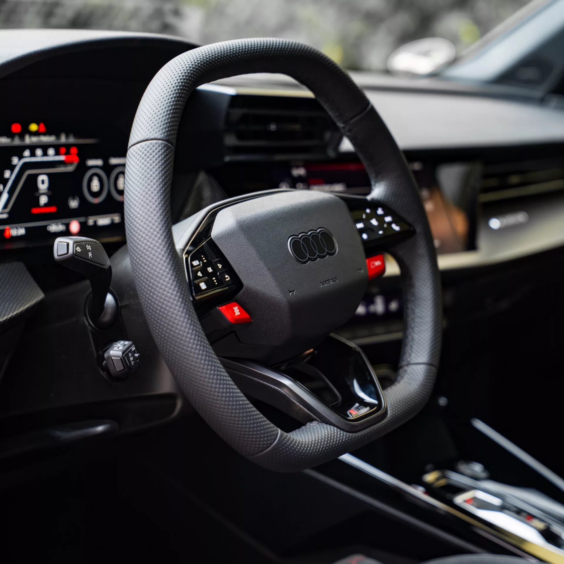 Audi RS3 Facelift Innenraum mit Sportlenkrad mieten