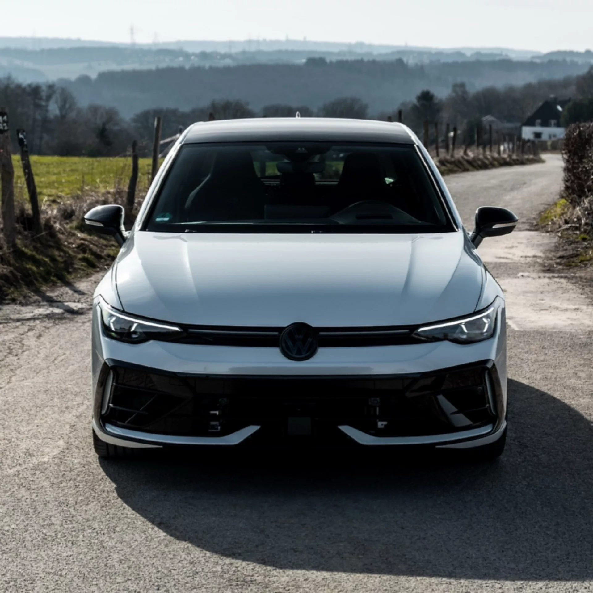 Golf R Black Edition 2025 in Silber Frontansicht mieten