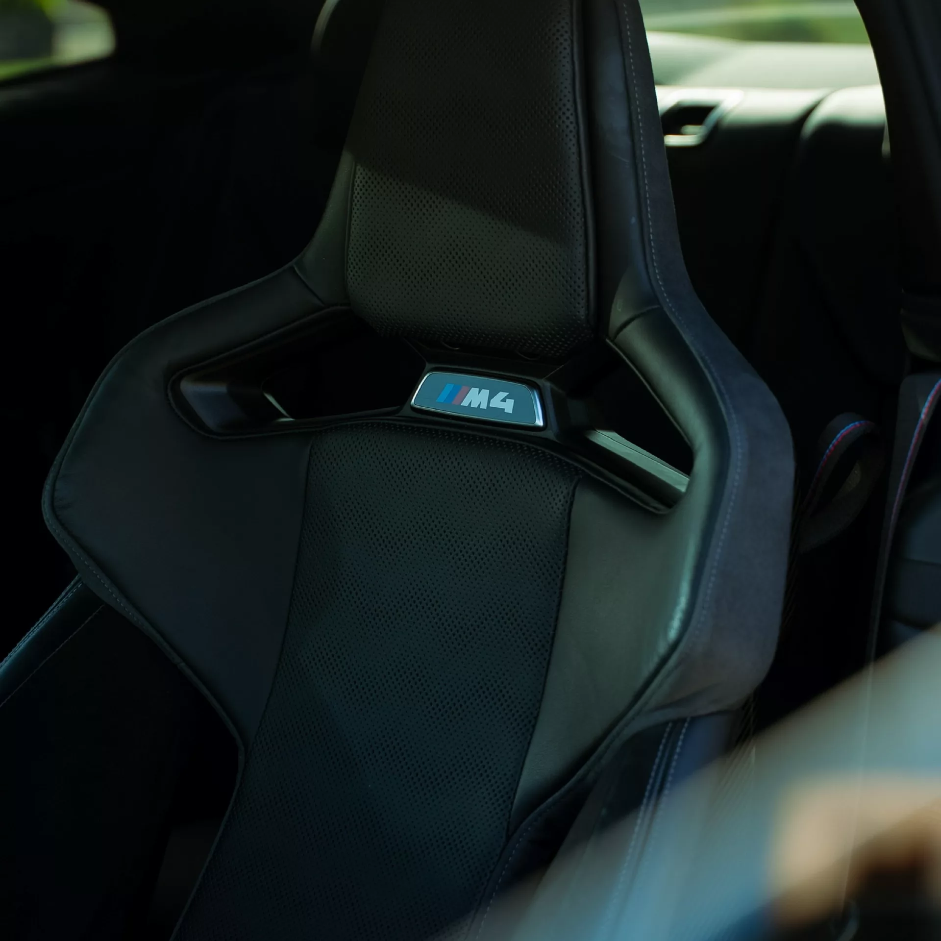 BMW M4 Competition Sitz mit Logo mieten