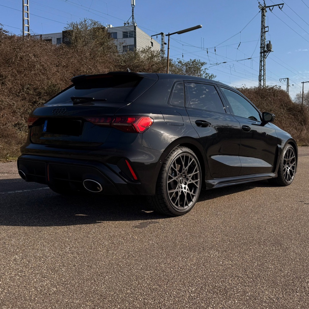 Audi RS3 Sportback jetzt Mieten