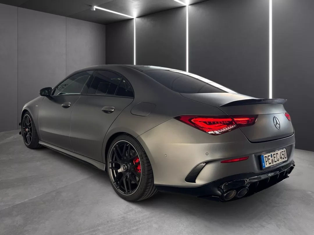 Mercedes-Benz CLA 45 AMG S in Grau von hinten mieten