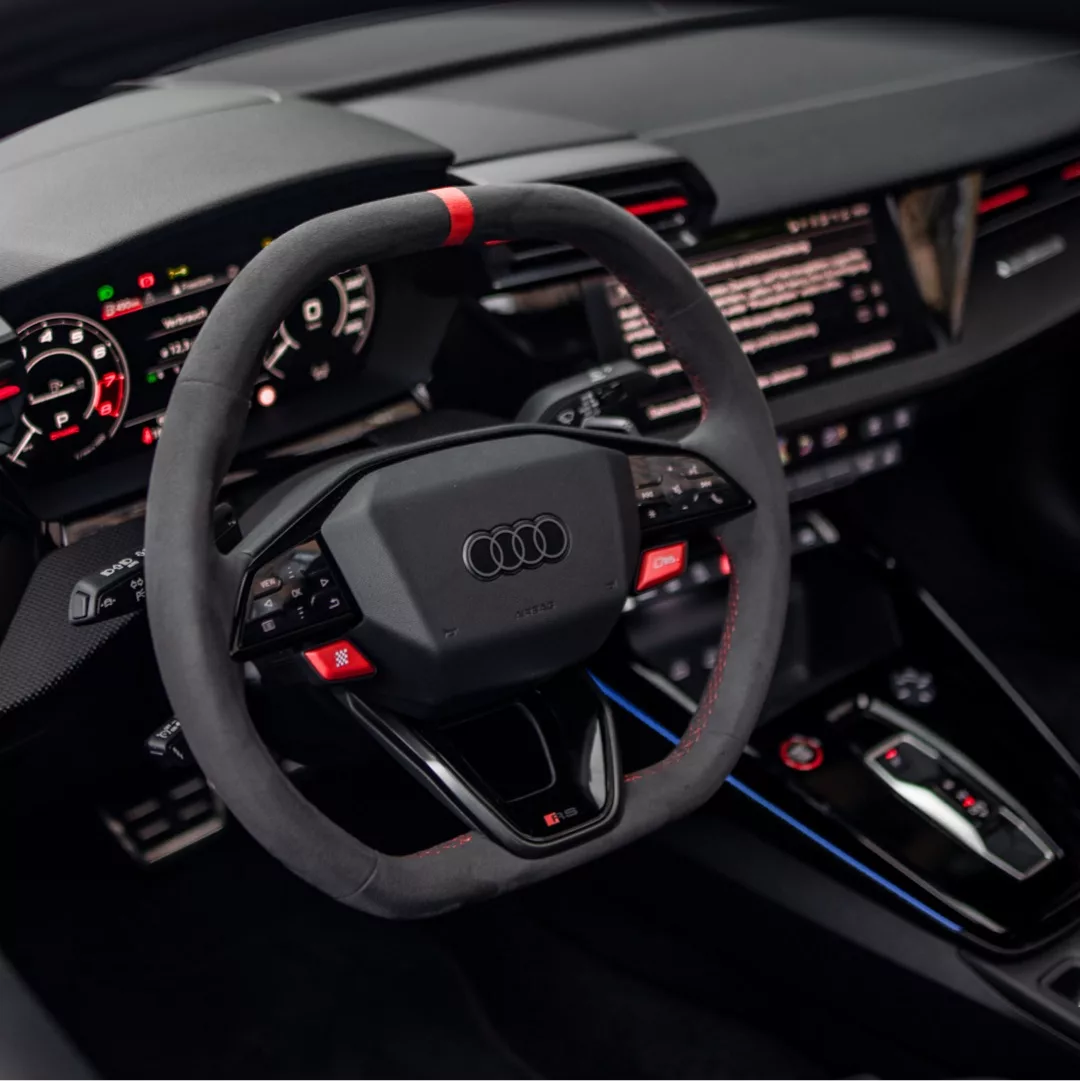 AUDI RS3 2025 Limousine Facelift mieten - Innenraum Fahrerperspektive