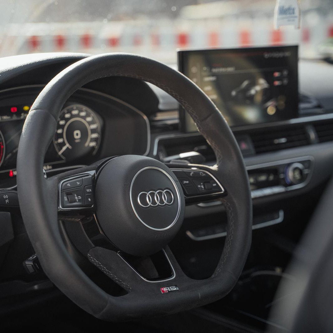 2022 Audi Innenraum Cockpit - Mieten in Wiesbaden