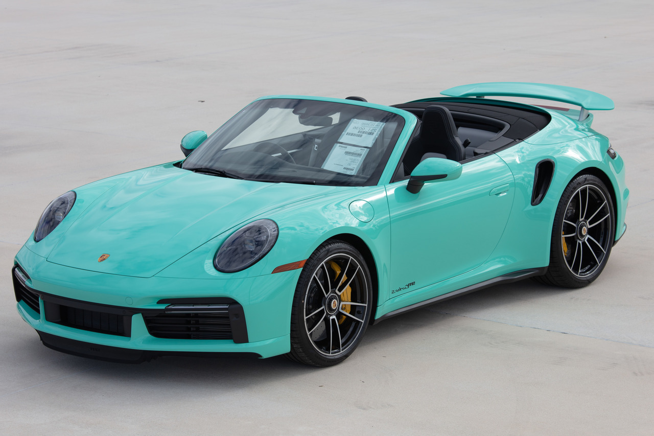 2022 Porsche 911 Turbo S Cabrio – 650 PS Supersportler in Türkis mit 650PS, Automatik, 2.8s (0-100) - Mieten in Niedermittlau