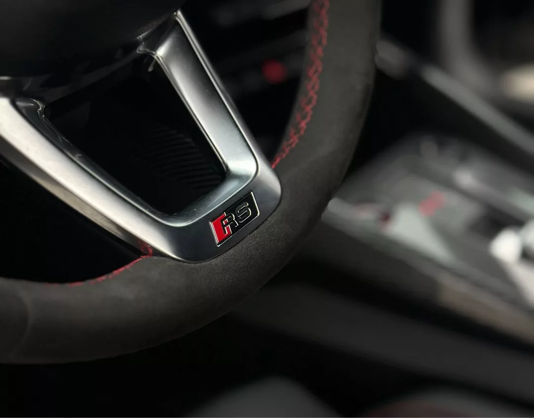 Audi RS3 Limousine Lenkrad mit RS-Logo mieten