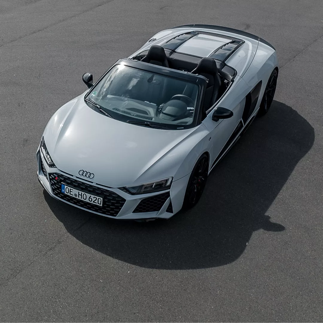 Audi R8 Performance Spyder in Silber von oben mieten