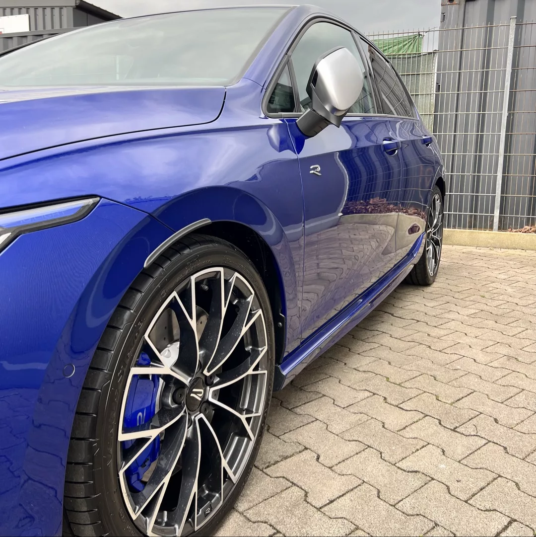 Volkswagen Golf 8R Performance Facelift Blau Seitenansicht mieten