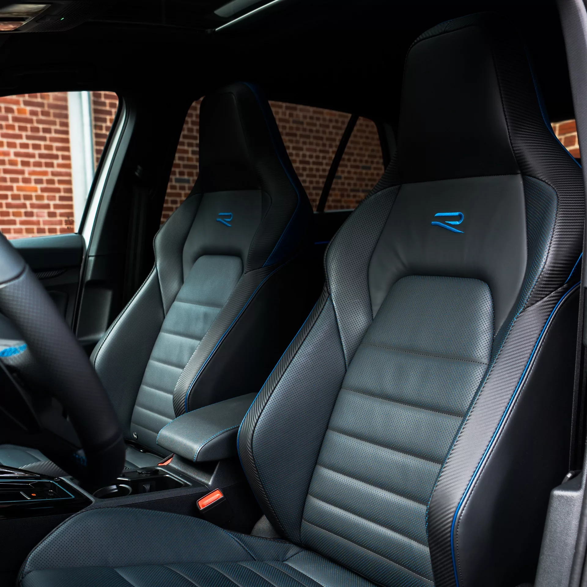 Golf R Black Edition 2025 Innenraum mit Sportsitzen mieten