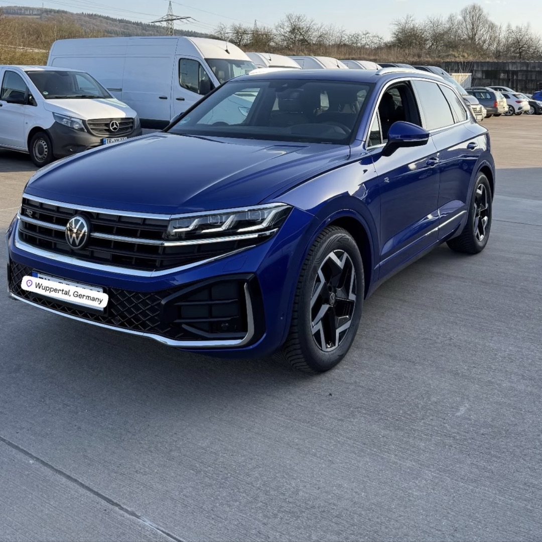 2025 Volkswagen TOUAREG V6 R-Line mit 240PS, Automatik, 7.8s (0-100) - Mieten in Remscheid