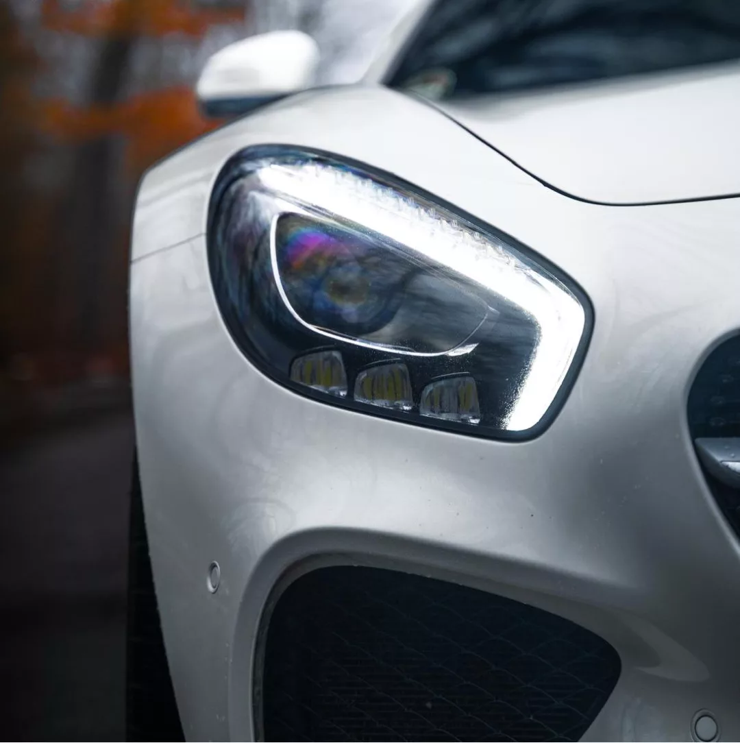 AMG GT COUPÉ Frontscheinwerfer Detailansicht mieten.