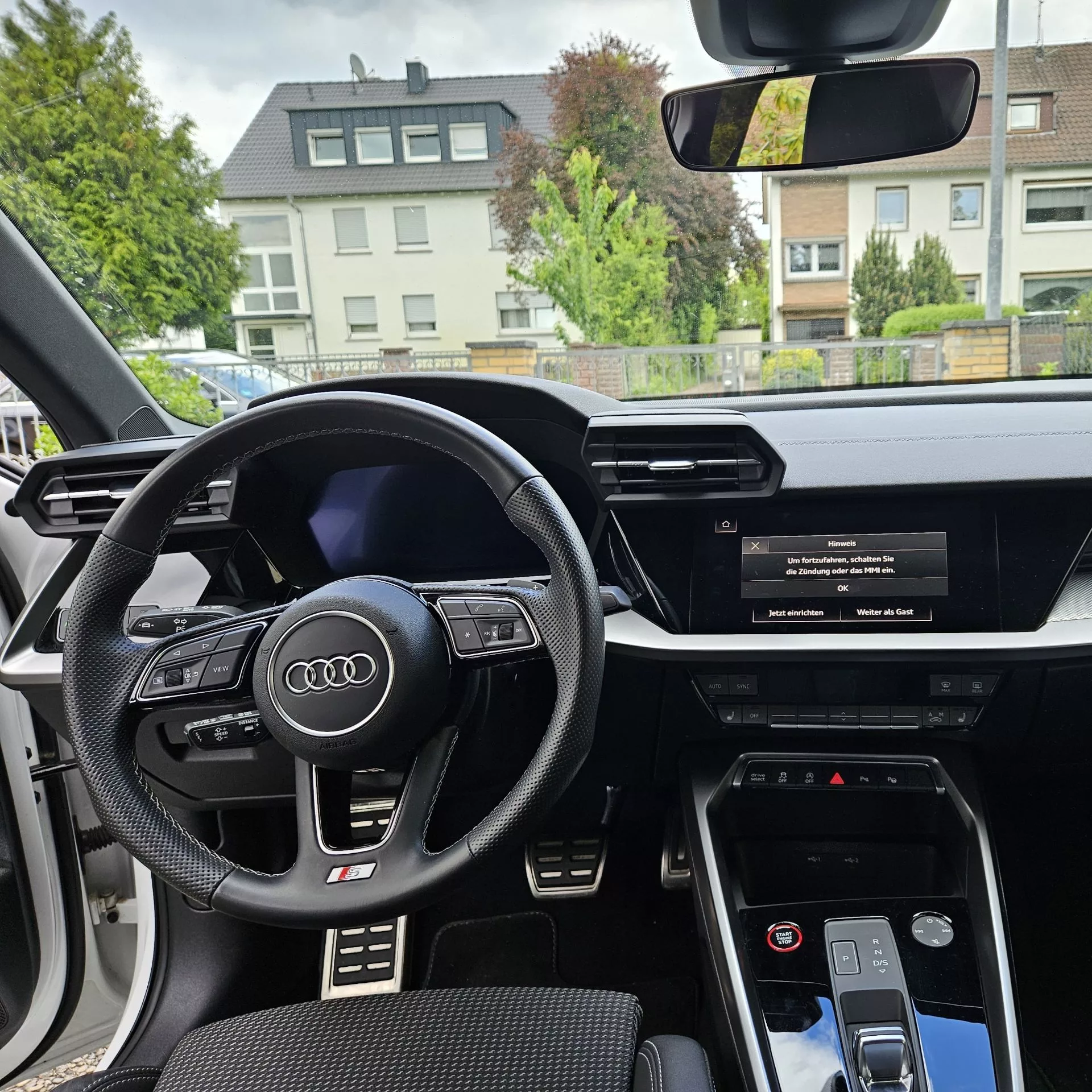 Audi S3 Innenraum mit Lenkrad und Display mieten