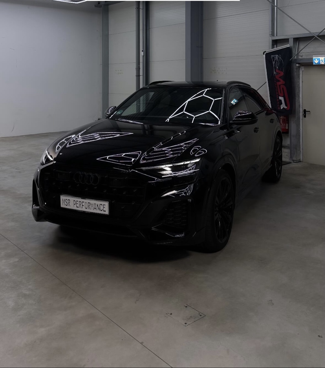 Audi Q8 S-line All black 23 Zoll 300 PS