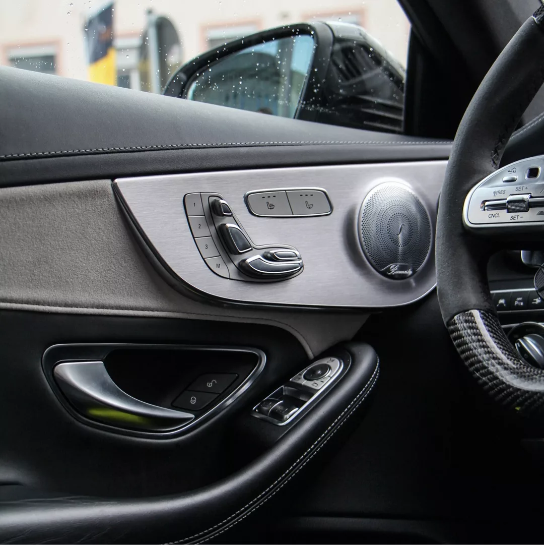 Mercedes-Benz C63s AMG Coupé Türverkleidung mit Bedienelementen mieten