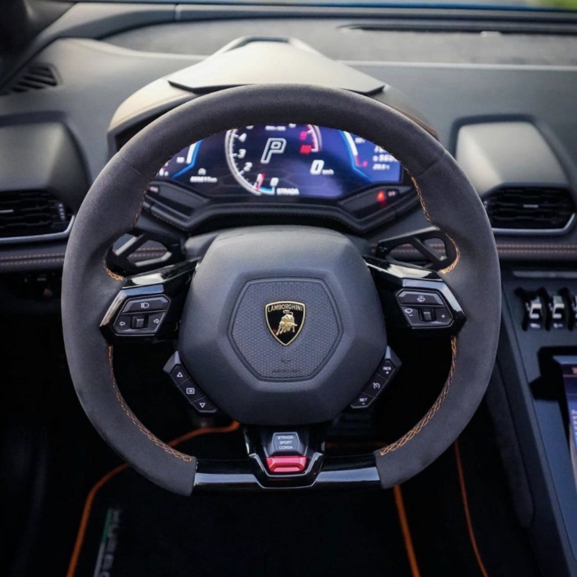2018 Lamborghini null Innenraum Cockpit - Mieten in Lippstadt