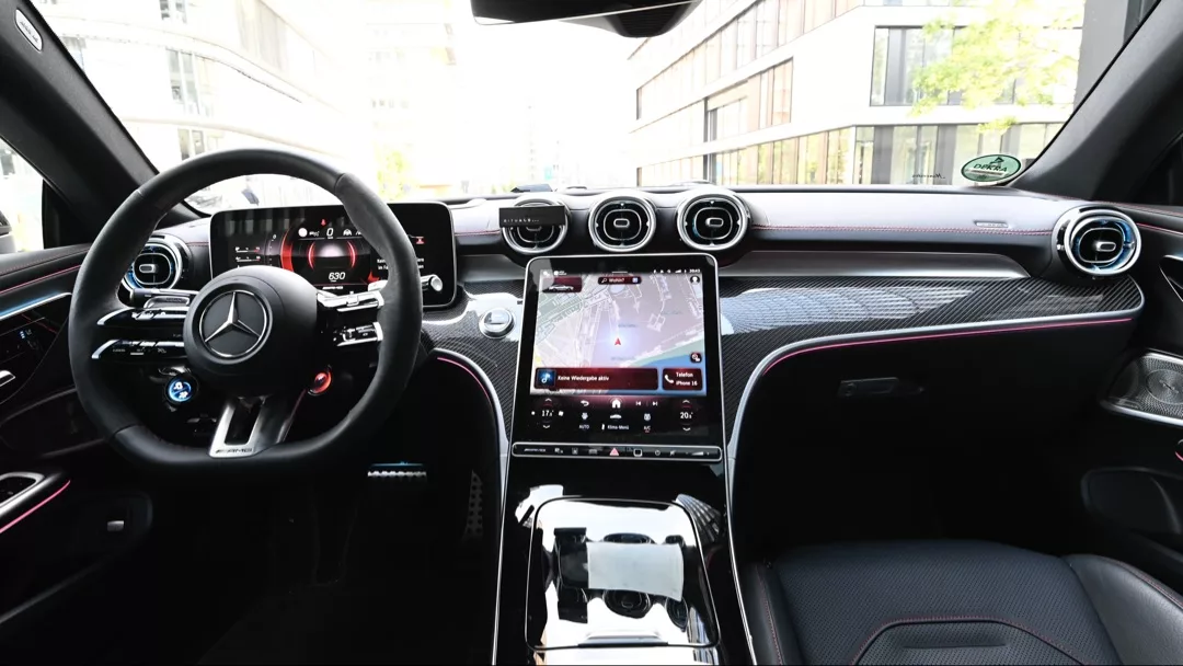 Mercedes CLE 53 AMG Innenraum mit Navigationsdisplay mieten