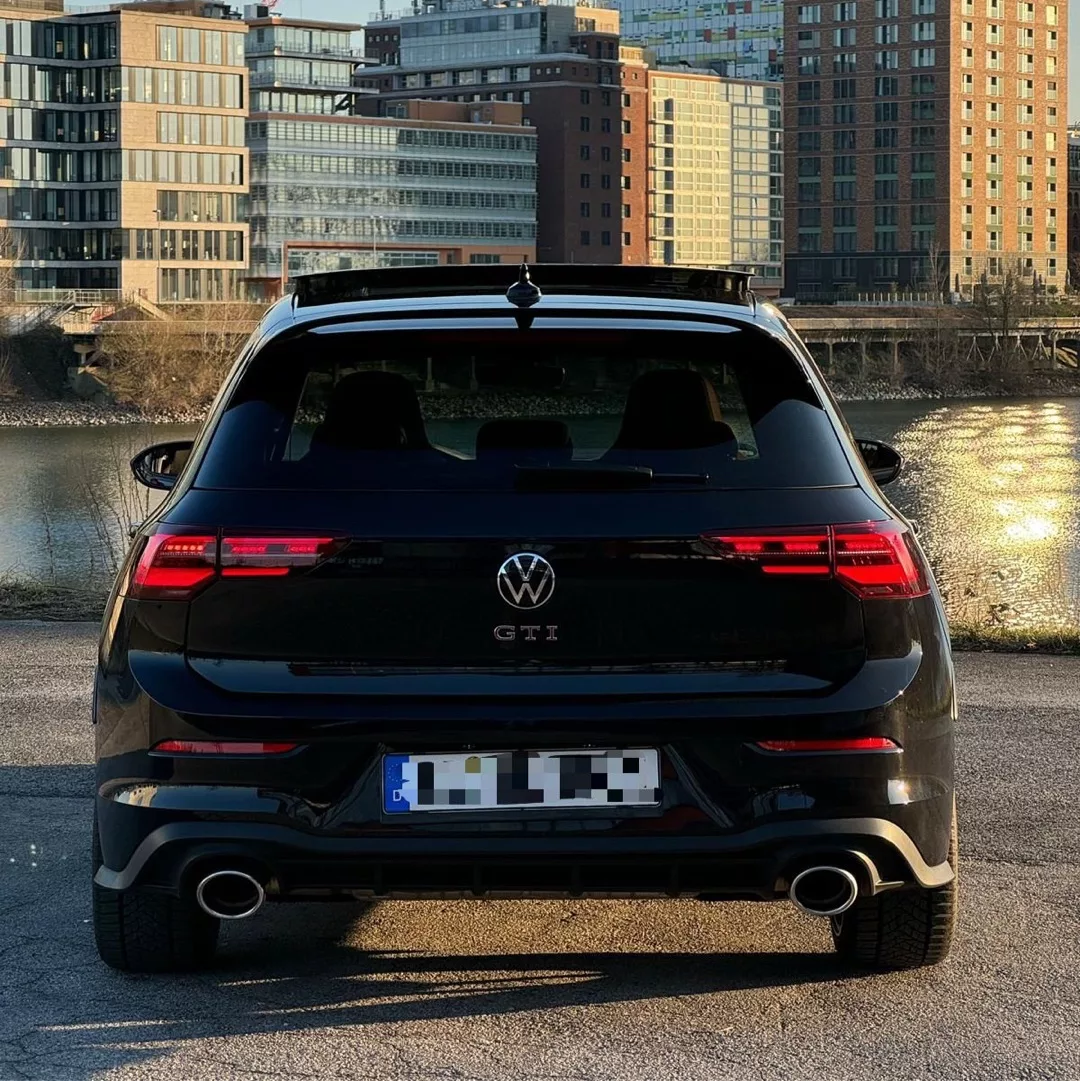 Golf 8 GTI Clubsport in Schwarz Heckansicht mieten