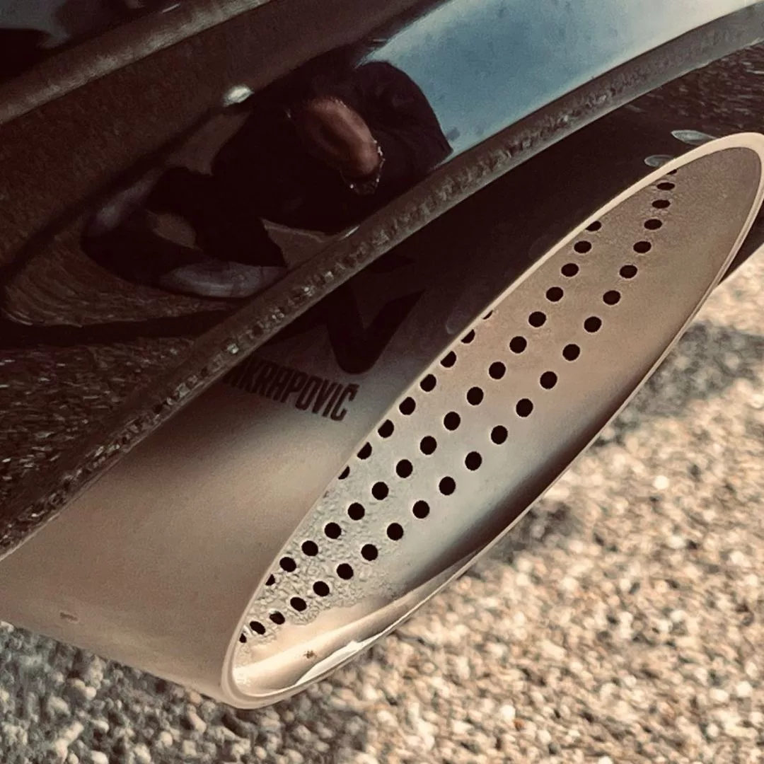 VW Golf 8 GTI Clubsport Akrapovic Auspuff mieten.