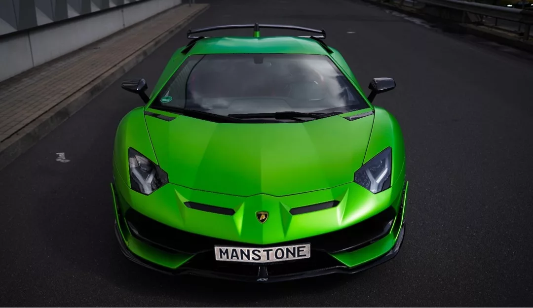 Lamborghini Aventador SVJ Coupé in Grün mieten - Frontansicht