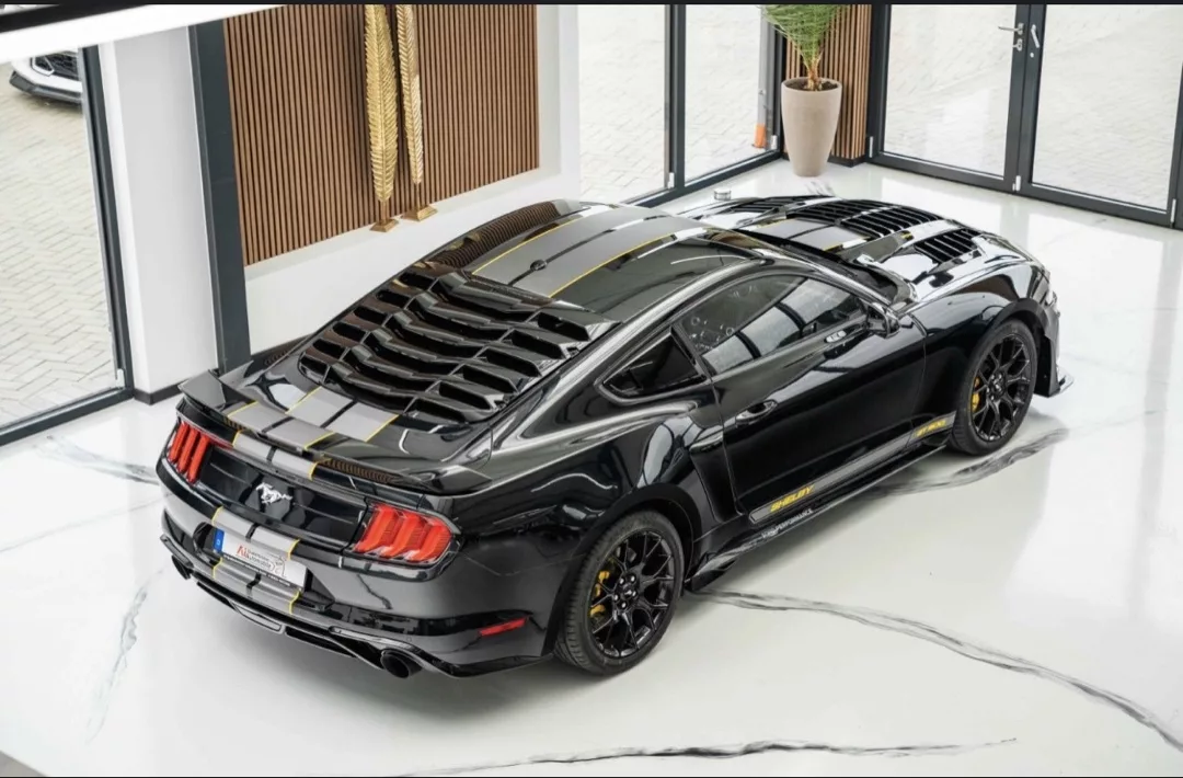 Ford Mustang GT 500 Shelby Optik in Schwarz von oben mieten