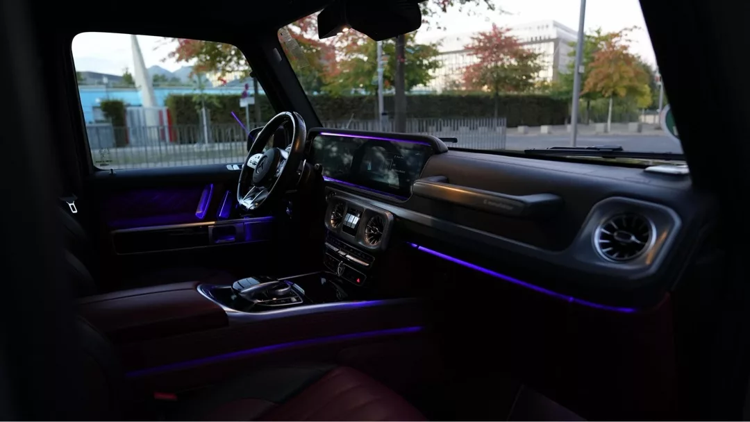 Brabus G700 Innenraum mit Ambientebeleuchtung mieten