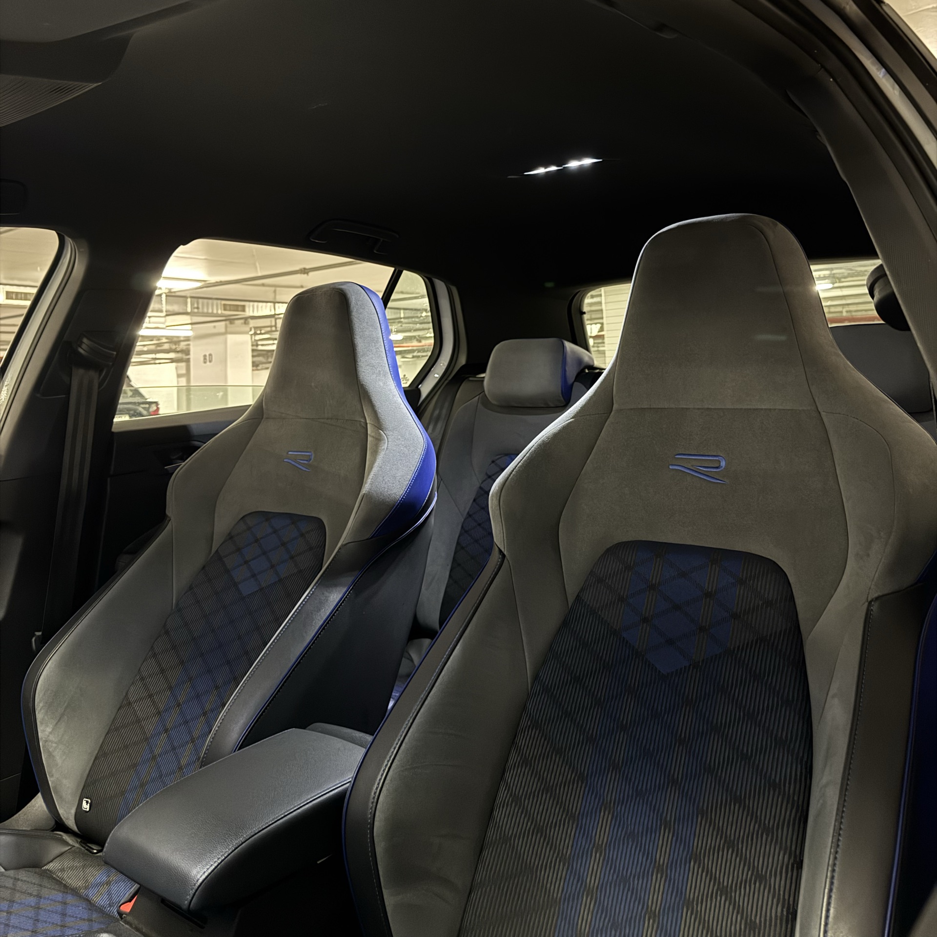 2023 VW null Innenraum Cockpit - Mieten in Köln