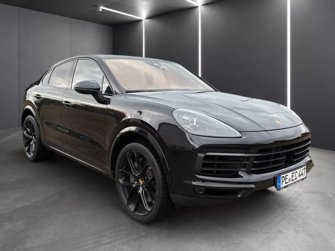 Porsche Cayenne S Coupé in Schwarz mieten - Frontansicht