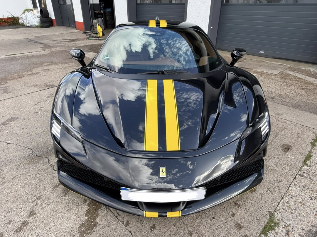 2025 Ferrari null Frontansicht - Mieten in Berlin