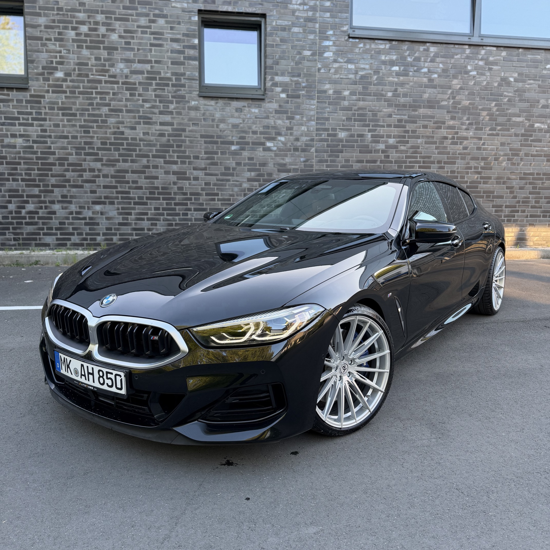 BMW M850i V8 BiTurbo – Luxuriöse Sportlimousine mit 530 PS
