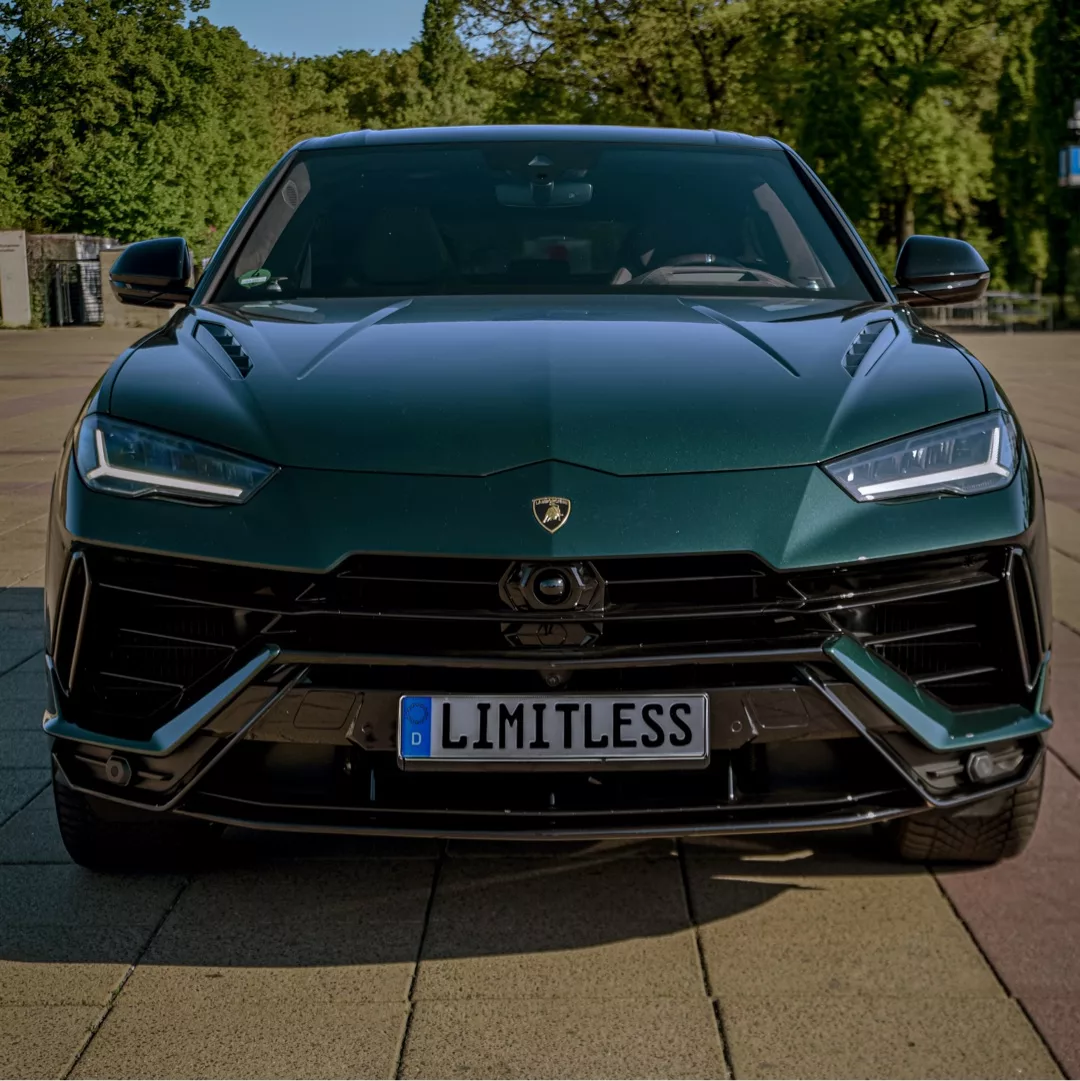 Lamborghini Urus S in Dunkelgrün Frontansicht mieten