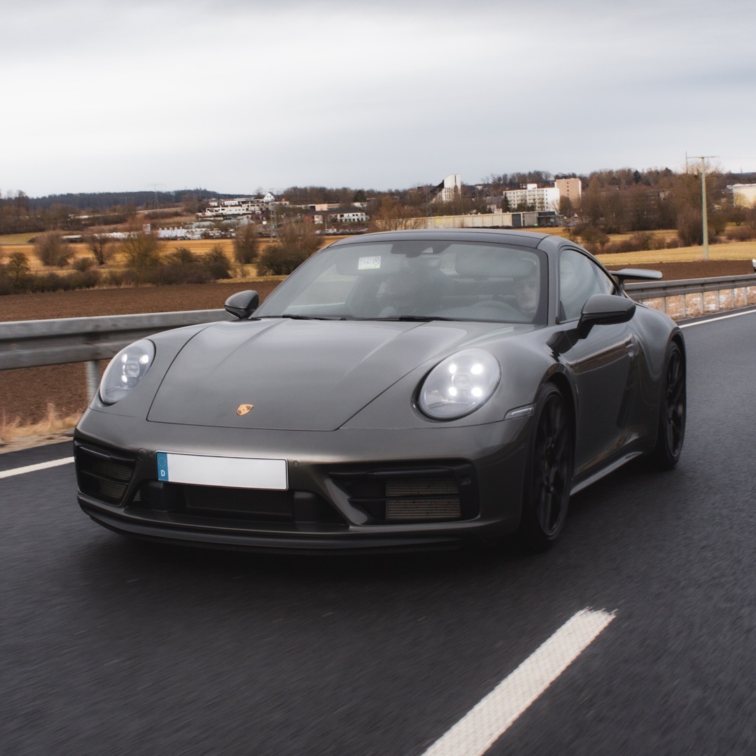 2024 Porsche null Innenraum Cockpit - Mieten in Anrode
