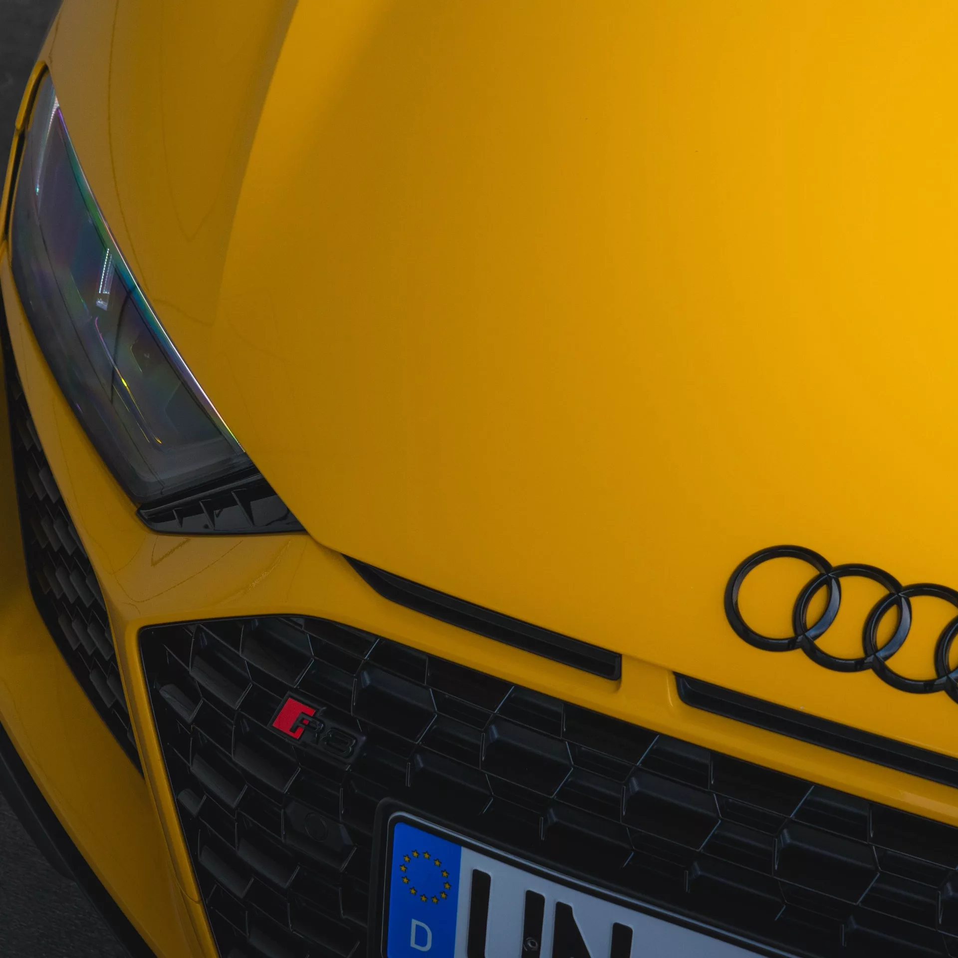 Audi R8 V10 in Gelb mieten - Frontansicht